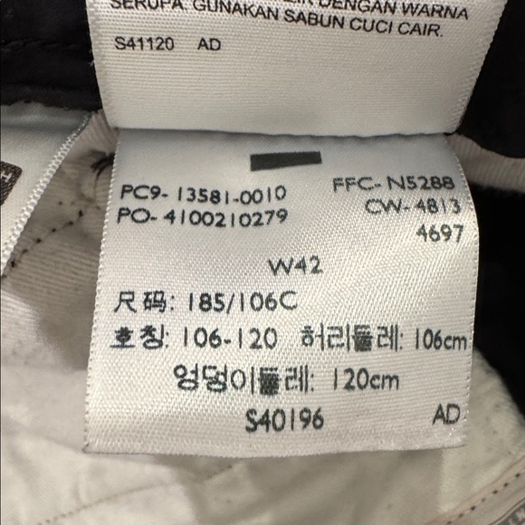 Levi’s Black Snap Cargo Shorts W42 Style 135810010 - Picture 3 of 5